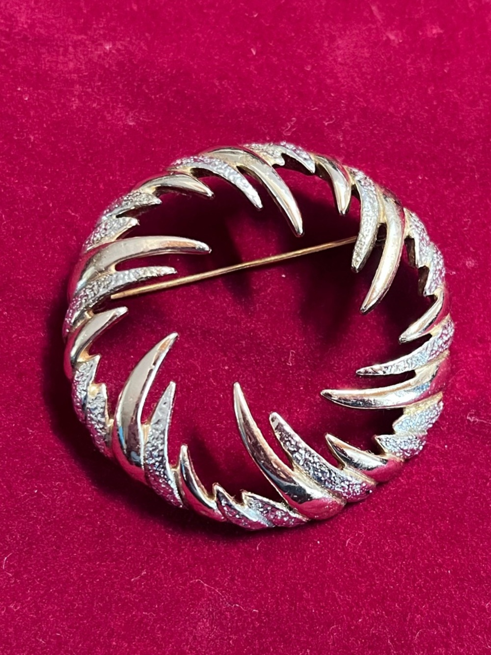 Vintage Sarah Coventry Fire & Ice brooch